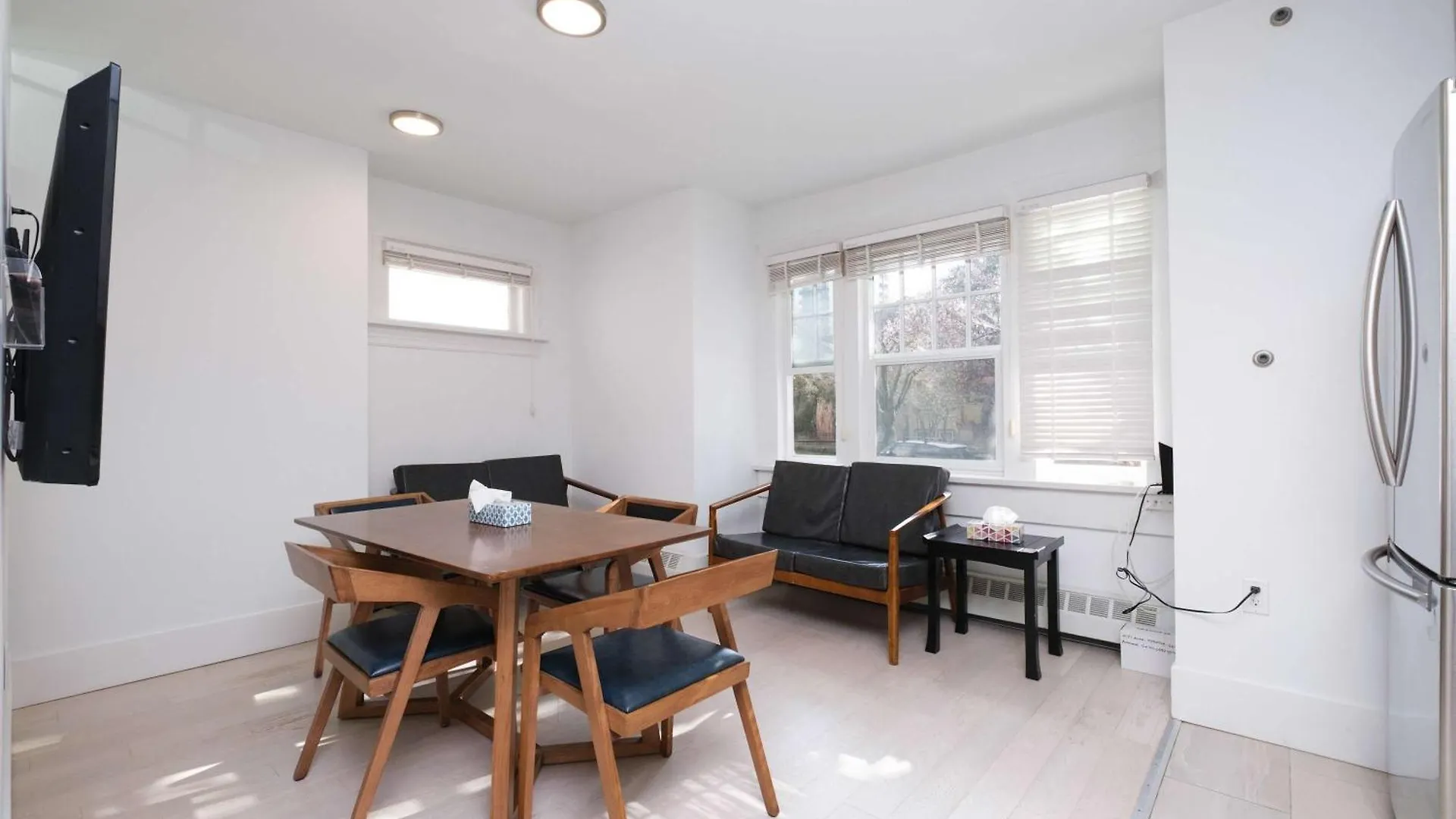 Elegant Condo In The Heart Of Downtown Vancouver